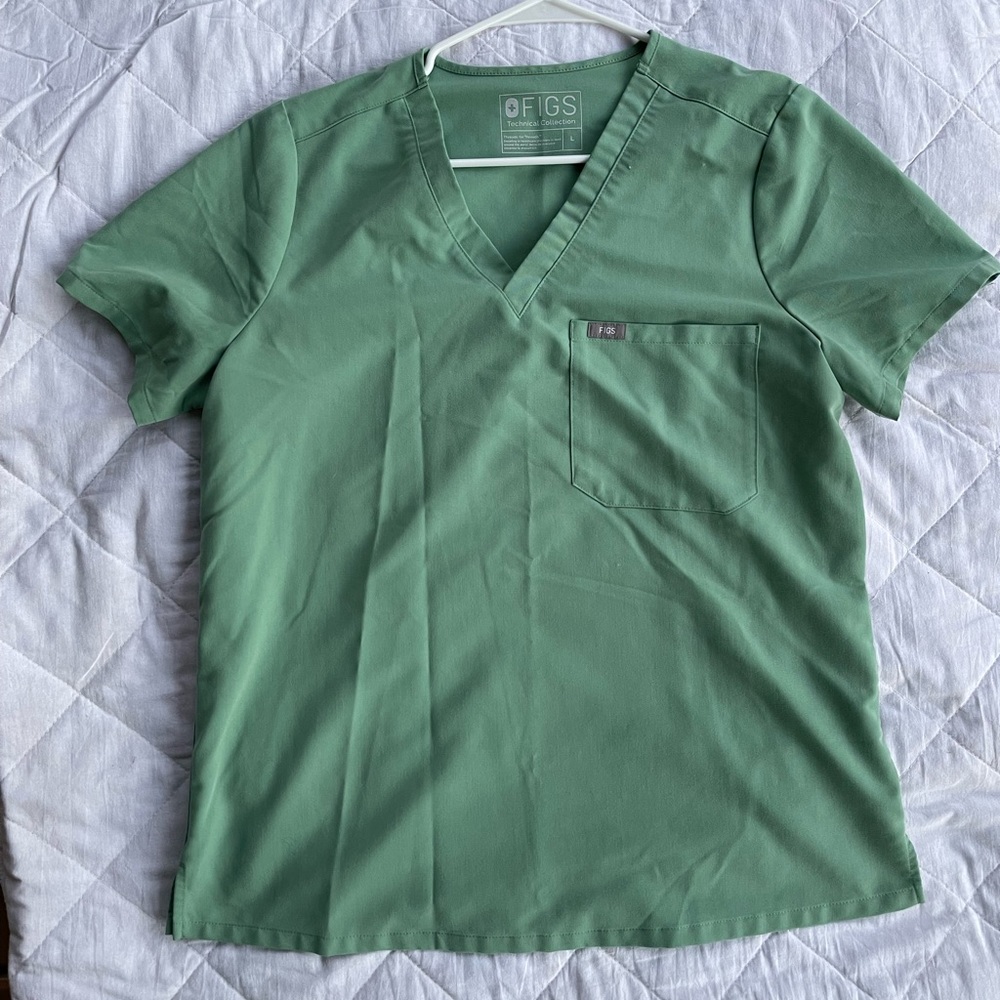 FIGS Catarina One-Pocket Top (Jade)